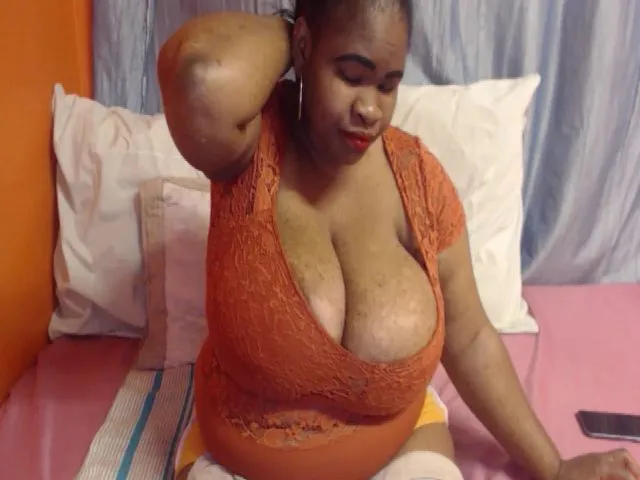 Live sex webcam photo for Sweetnozie #255584798