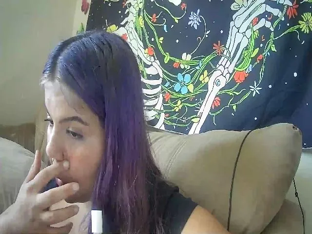 Live sex webcam photo for Lilmisspurp #253807878