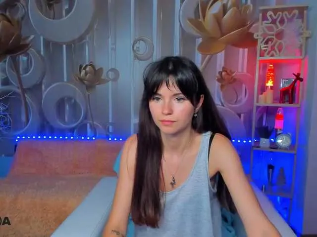 Live sex webcam photo for MiyaEvans #252330418