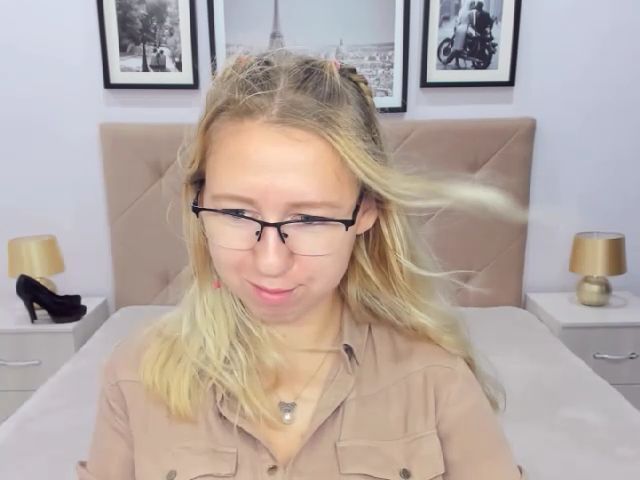 Live sex webcam photo for LizaSwan #255248392