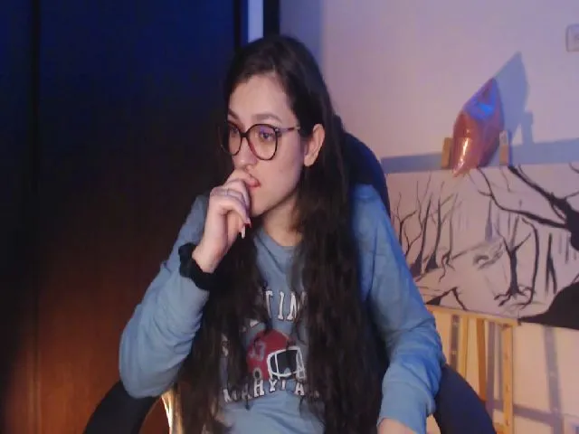 Live sex webcam photo for Miah_Peach #255276542