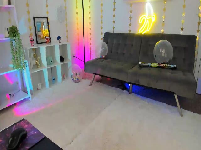 Live sex webcam photo for AddiLee #257738285