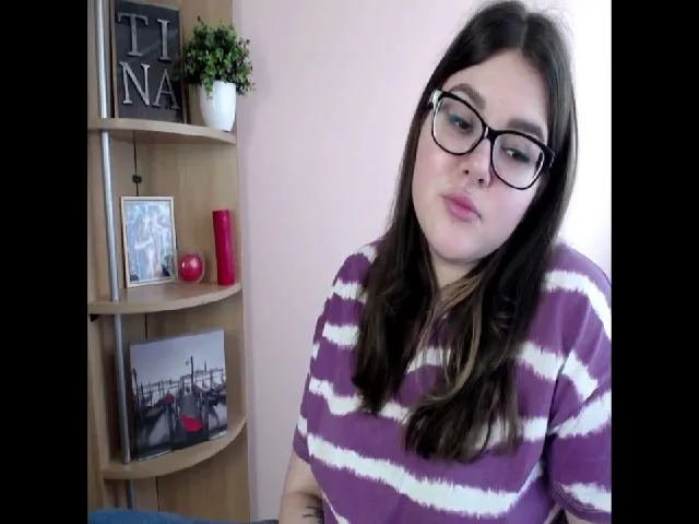 Live sex webcam photo for SweetyTinna #254088648