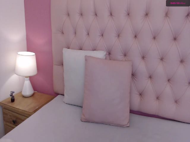 Live sex webcam photo for Keyra_R #264309103