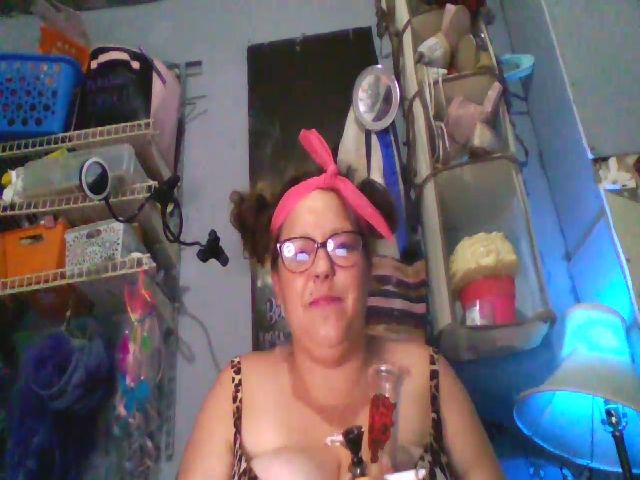 Live sex webcam photo for RedIvy420 #262557258