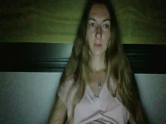 Live sex webcam photo for CheelyWilly #256456376