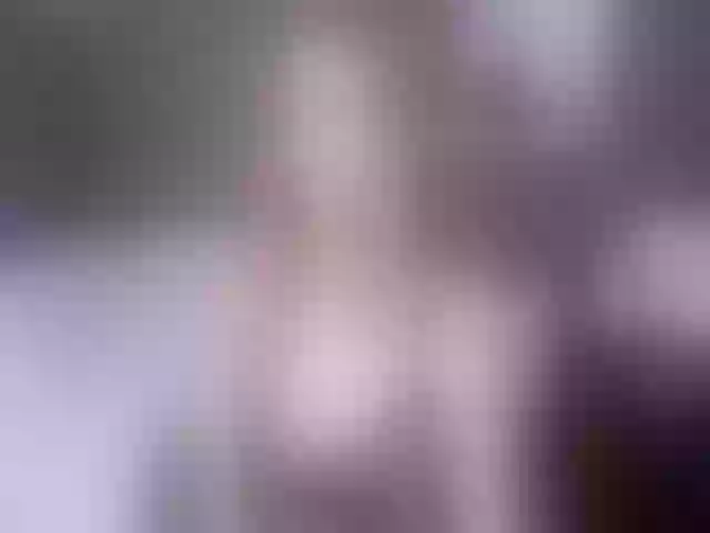 Live sex webcam photo for JuicyHelenX #253382840