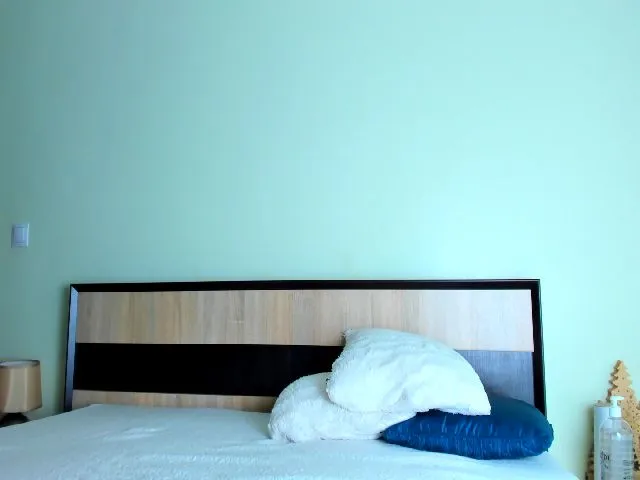 Live sex webcam photo for KatBirdie #262329502