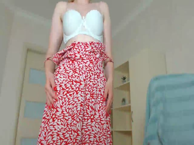 Live sex webcam photo for MollyDiamond1 #255733365