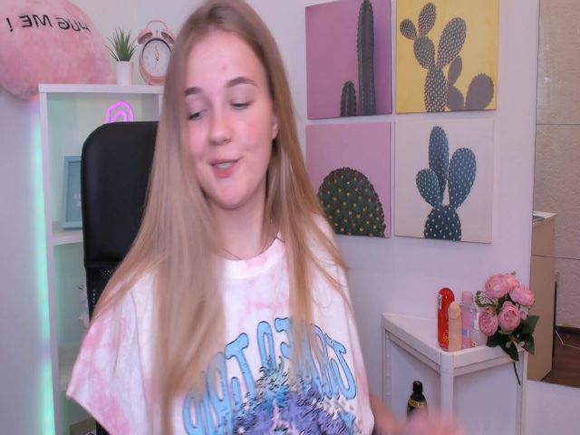 Live sex webcam photo for SweetMilkis #254801204