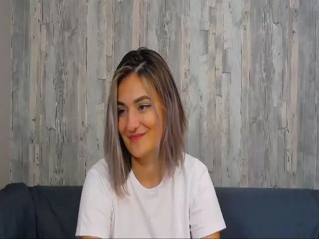 Live sex webcam photo for SecretAmber #255640702