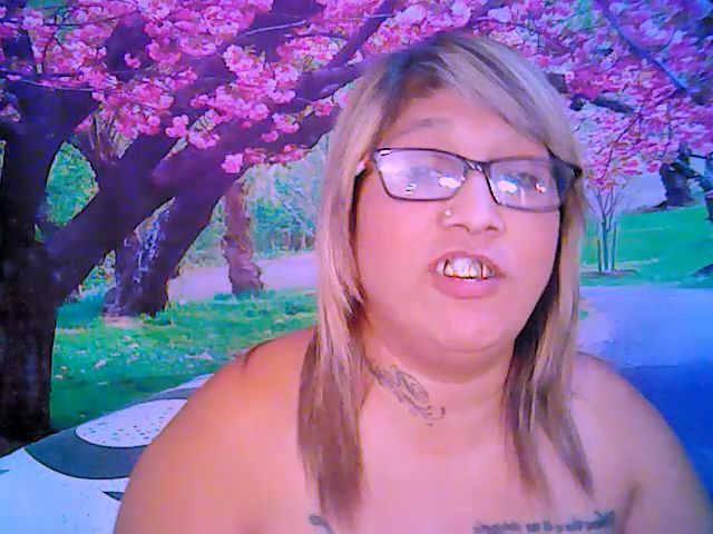 Live sex webcam photo for Roxyfoxy69 #252471656