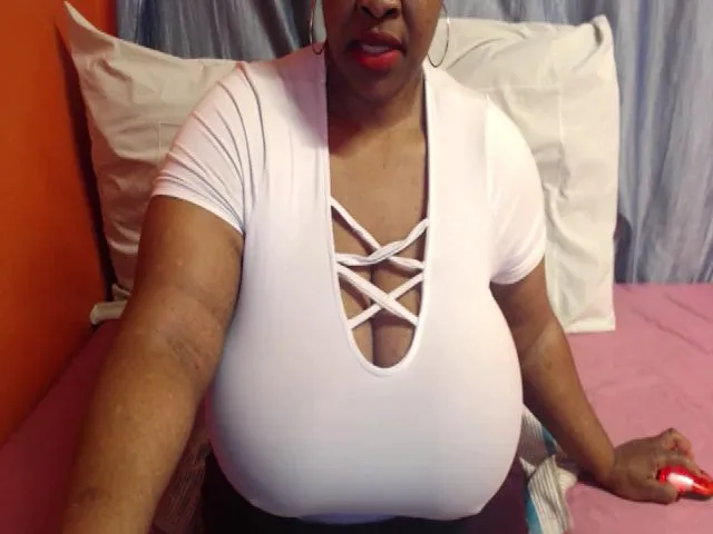 Live sex webcam photo for Sweetnozie #258566873