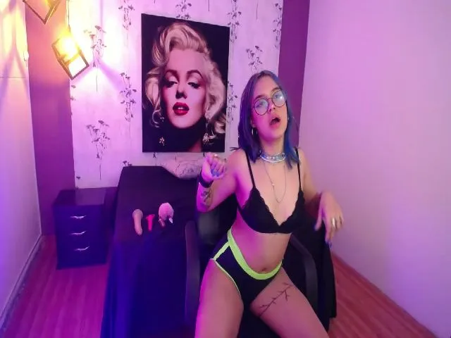 Live sex webcam photo for Spaaarkie #255674811