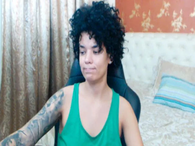 Live sex webcam photo for LaraAnne_ #258820226