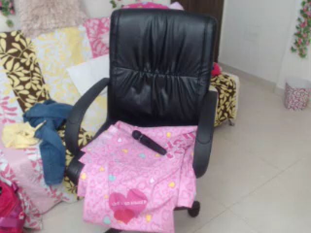 Live sex webcam photo for MILF_karol #264655145