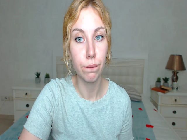 Live sex webcam photo for MollyDiamond1 #253156776