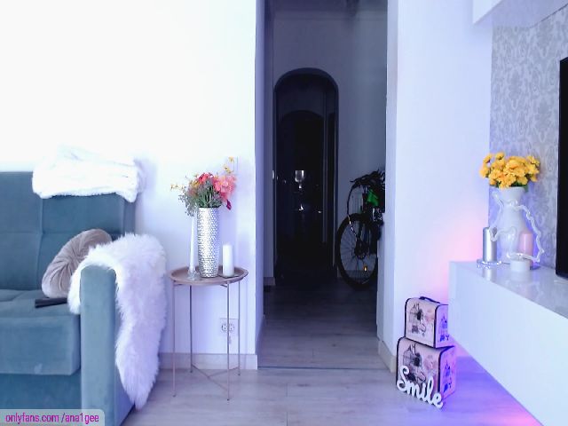 Live sex webcam photo for AnaGee #264587046