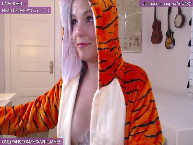 Live sex webcam photo for AprilJames #254934466