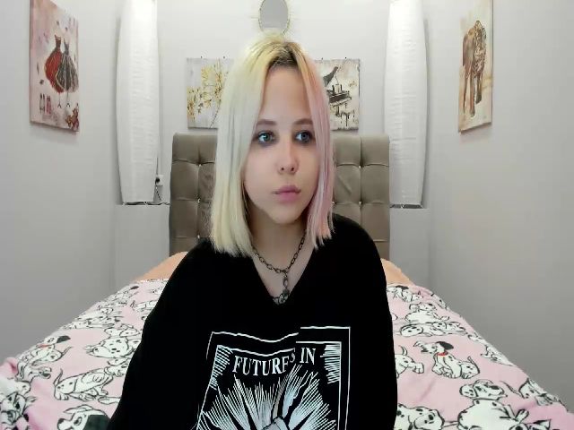 Live sex webcam photo for Helokit #260597021