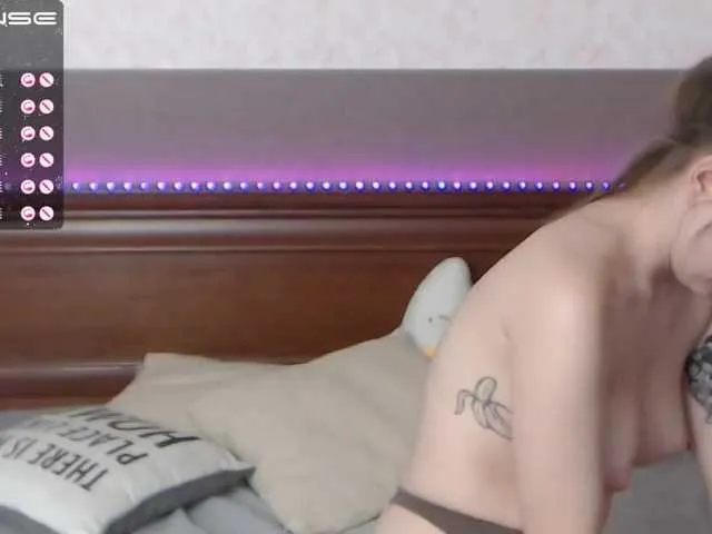 Live sex webcam photo for HollyMays #241237171