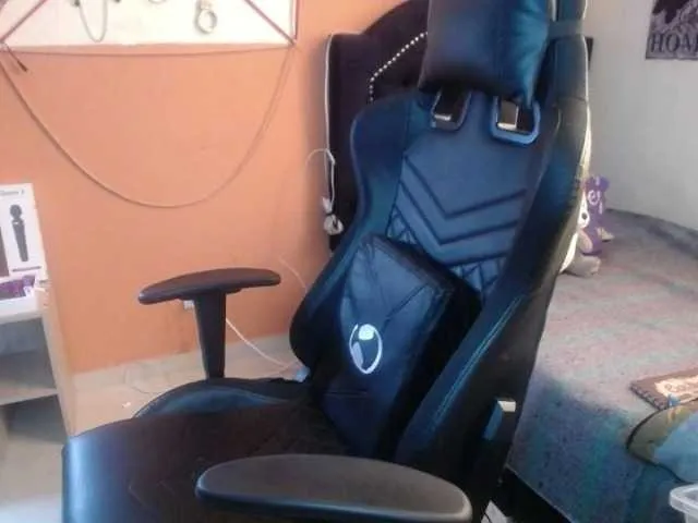 Live sex webcam photo for melanyissabel #251629484