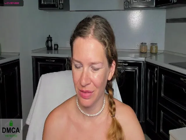 Live sex webcam photo for StelaMartin #253107885