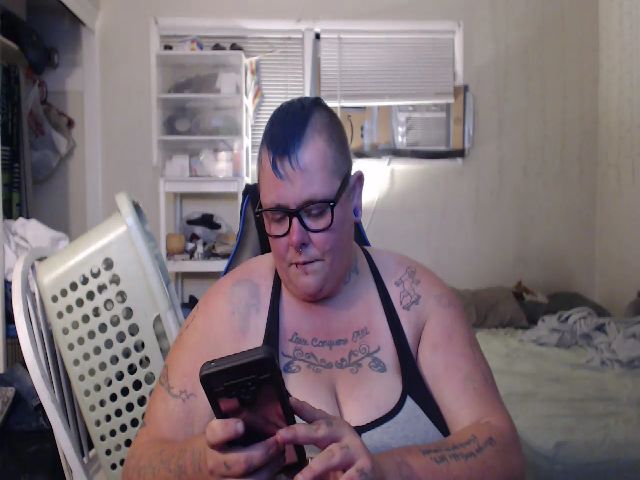 Live sex webcam photo for PunkChick420 #256732482