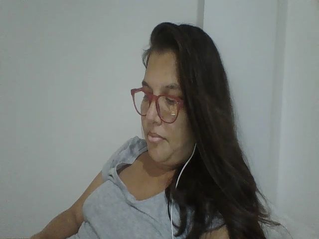 Live sex webcam photo for SweetLola01 #258474325