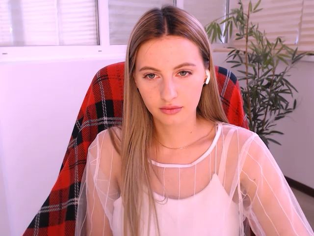 Live sex webcam photo for Lilly_Adams_ #252540738