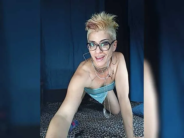 Live sex webcam photo for HelloCleo40 #241423531