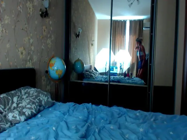 Live sex webcam photo for LassCherry18 #255076853