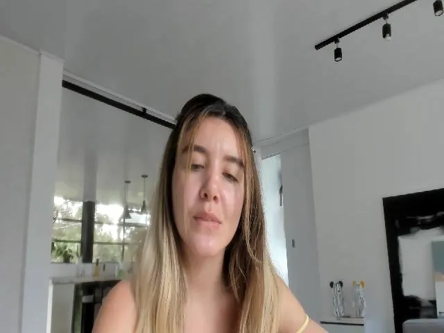 Live sex webcam photo for LauraVega #255999233