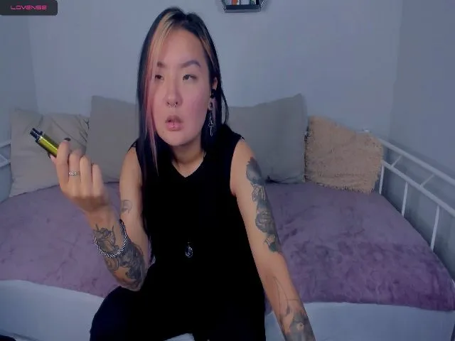 Live sex webcam photo for YukiOra #262295467