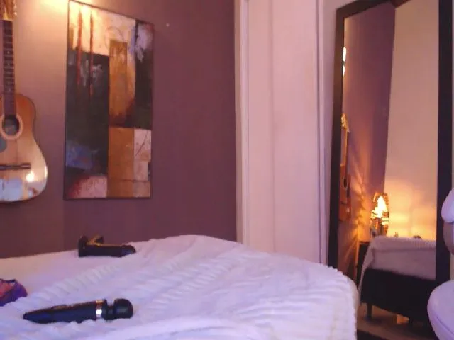 Live sex webcam photo for ShairaJ #254156205