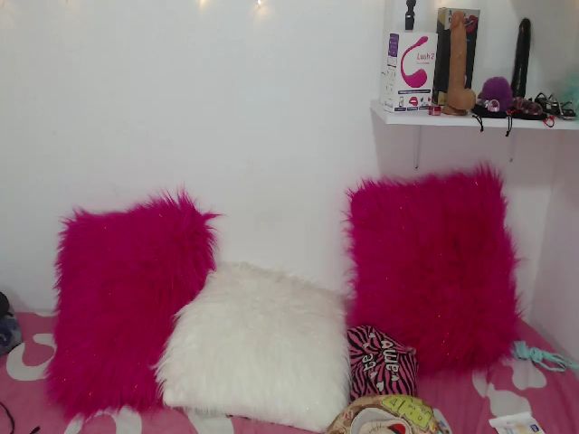 Live sex webcam photo for daddys_girl_x #262346593