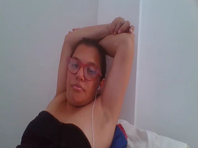 Live sex webcam photo for SweetLola01 #253876419