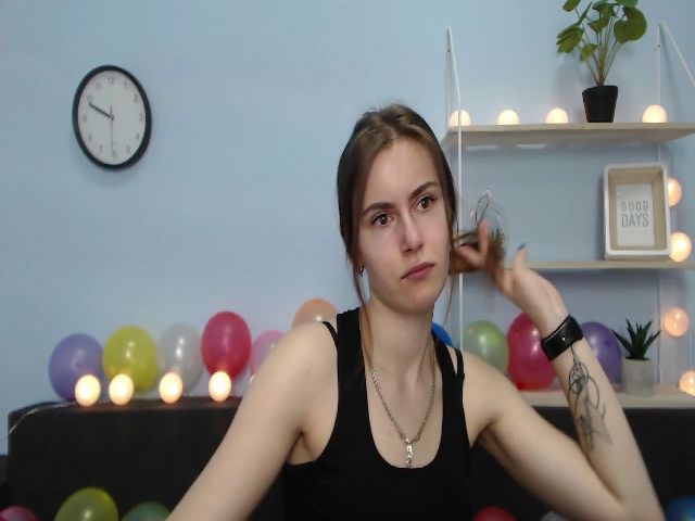 Live sex webcam photo for MollyTravis #252886008