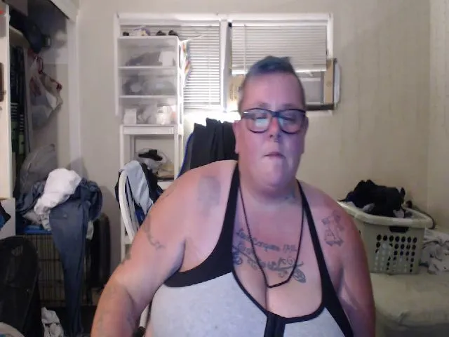 Live sex webcam photo for PunkChick420 #264178841