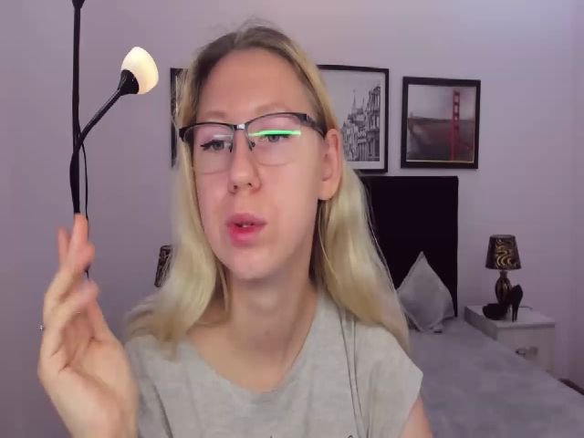 Live sex webcam photo for LizaSwan #264832261