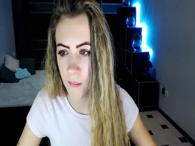 Live sex webcam photo for LannaBlue #253546847