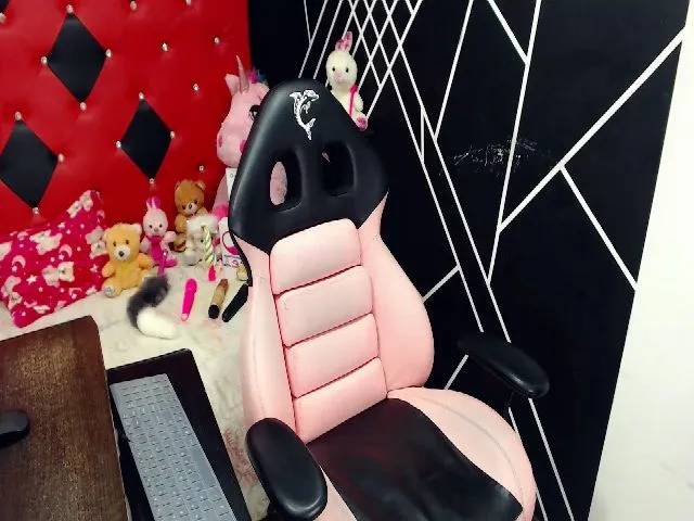 Live sex webcam photo for Pink_queenn #256175603