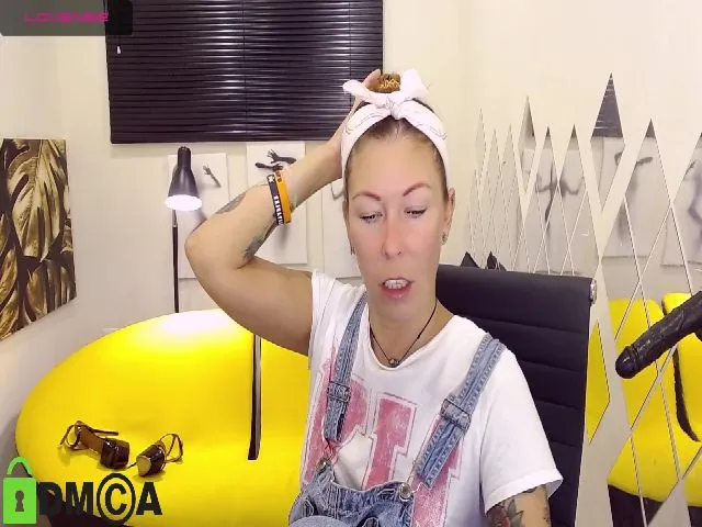 Live sex webcam photo for MarvelousLilu #258193556