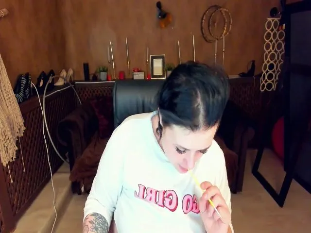 Live sex webcam photo for SerahMirabeli #256505288