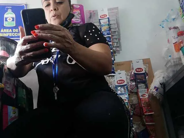 Live sex webcam photo for latinaamorosa #241159768