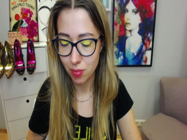 Live sex webcam photo for HeidiFLOWER #265467419