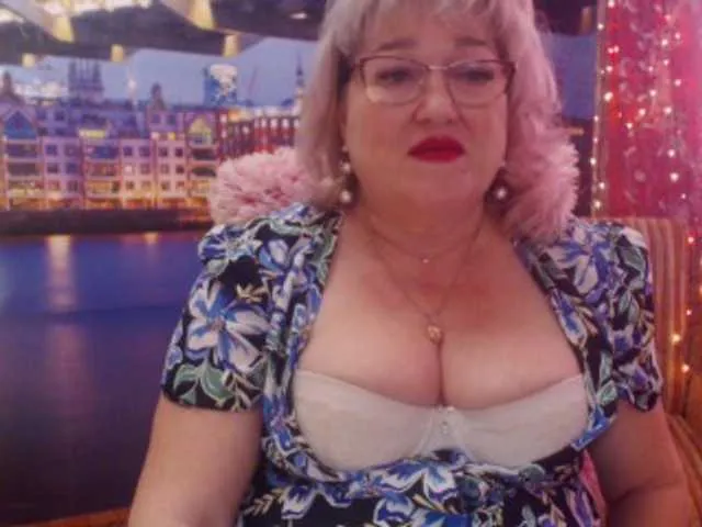 Live sex webcam photo for StarMarmelada #241117715