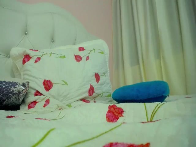 Live sex webcam photo for Petite_camila #287864443