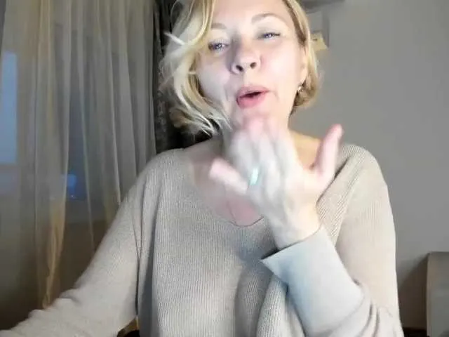 Live sex webcam photo for Colette1W #242570568