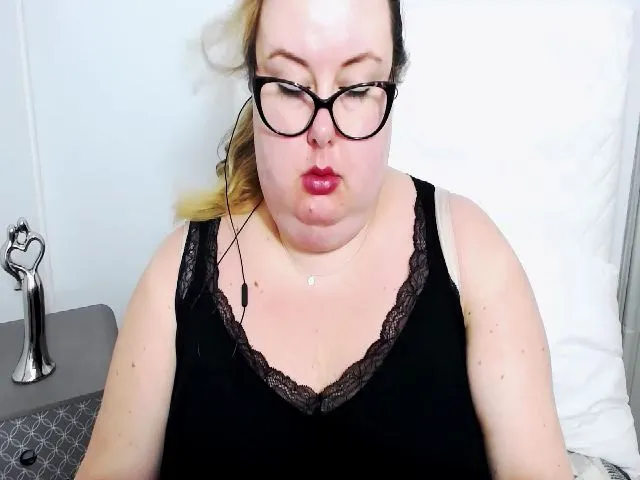 Live sex webcam photo for HornyBonnie #253334250